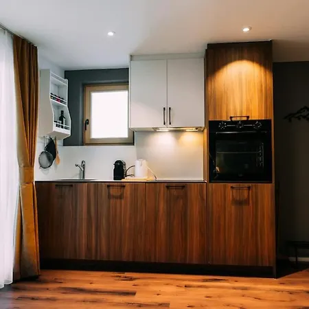 Alpina Two - Charming Prime Location Appartement *